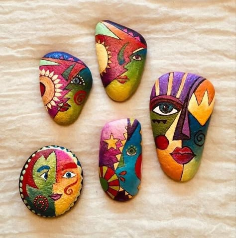 Colorful Rocks, Diy Rock Art, Art Pierre, Stone Art Painting, Paint Rocks, Tanah Liat, Painted Rocks Craft, Happy Stones, Rock Painting Ideas Easy