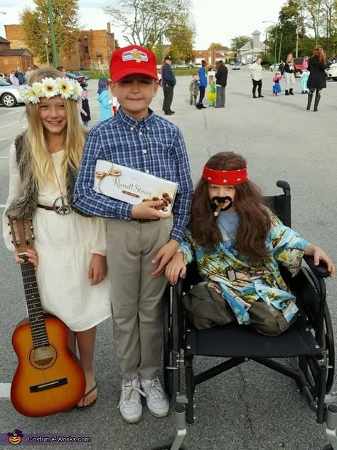 Forrest Gump Halloween, Forrest Gump Halloween Costume, Forrest Gump Costume, Family Themed Halloween Costumes, Sibling Halloween Costumes, Family Costume Ideas, Kid Costumes, Funny Couple Halloween Costumes, Themed Halloween Costumes