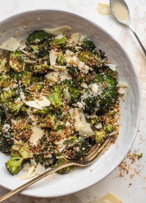 Salad Broccoli Cauliflower, Broccoli Ceasar Salad, Broccoli Ceaser Salad, Salad Recipes With Broccoli, Caesar Broccoli, Greek Broccoli, Broccoli Dressing, Cesar Salad Recipe, Broccoli Caesar Salad