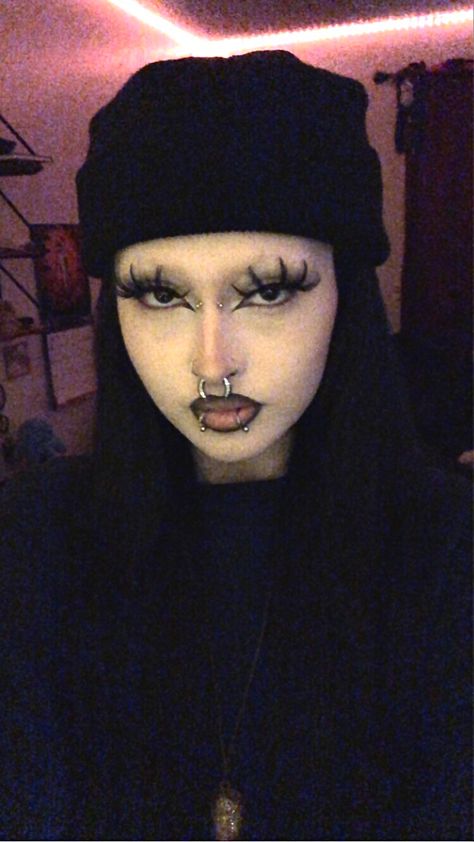 No Eyebrows Makeup Look Goth, Pretty Goth Makeup, No Eyebrows Makeup, Alt Goth Makeup, No Eyebrows, Dark Makeup Looks, Corpse Paint, Eyebrows Makeup, Punk Makeup