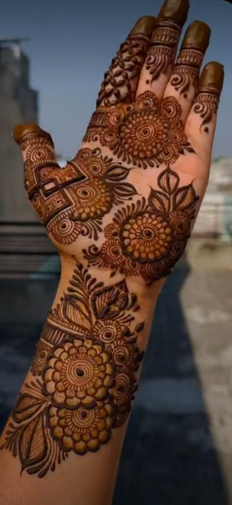 Eid Mehndi Designs Arabic, Kids Mehndi Designs, Beautiful Simple Mehndi Design, Mehndi Design Simple, Eid Mehndi, Front Mehndi Design, Simple Mehendi Designs, Designs Mehndi, Circle Mehndi