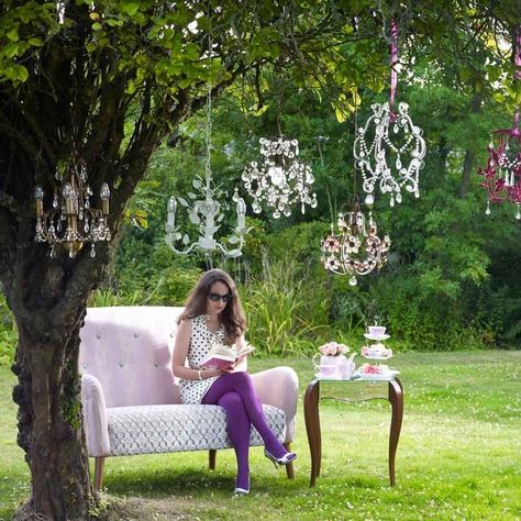 23 Charming Chandelier Ideas for Your Garden Flower Chandelier Light, Outdoor Reading Nooks, Solar Chandelier, Muebles Shabby Chic, Chandelier Ideas, Old Chandelier, Outdoor Chandelier, Outdoor Chandeliers, Flower Chandelier