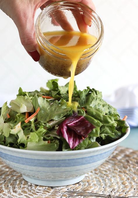 Easy Apple Cider Vinaigrette - The Suburban Soapbox Apple Cider Vinegrette, Apple Cider Vinegar Salad Dressing, Apple Cider Vinegar Salad, Easy Dressing Recipe, Spinach Salad Dressing, Easy Homemade Salad Dressing, Pesto Vinaigrette, Vinegar Salad, Hot Bacon Dressing