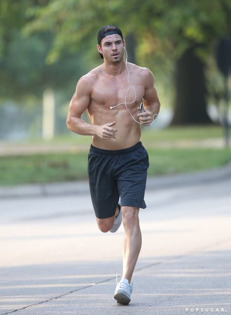 Pin for Later: Rumored New Bachelor Luke Pell Went on a Run and Made All Your Dreams Come True Split Workout Routine, Runners Body, 남성 근육, Marathon Training Schedule, Running Pictures, Marathon Training Plan, Training Schedule, Male Fitness Models, Celebrity Photo