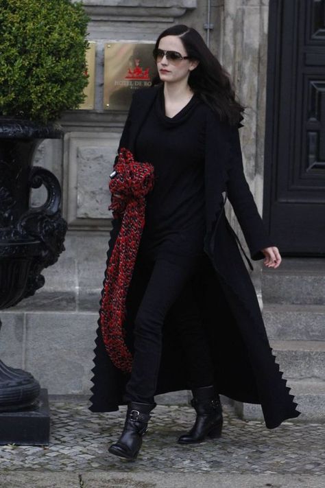 Walburga Black, Green Street, Dark Style, Eva Green, Green Style, Green Dark, Dark Fashion, Looks Vintage, Web Interface