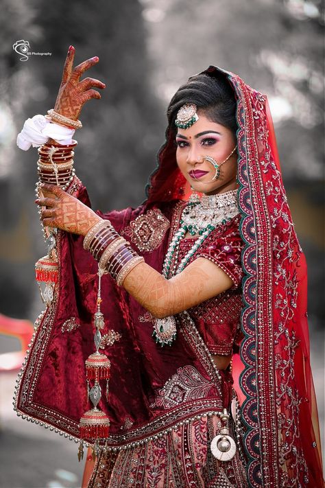 Sachin keshri Dhulan Single Pose, Singal Dulhan Pose, Couple Wedding Dress Indian Hindu, New Dulhan Pose, Wedding Dulhan Pose, Wedding Dulhan, Haldi Photoshoot, Marriage Poses, शादी की तस्वीरें