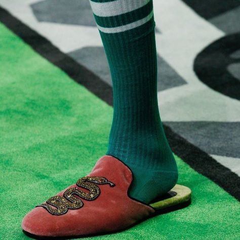 @gucci #mens spring rtw 2017 #gucci #fashionrapport Gucci Spring 2017, Gucci Menswear, Menswear Accessories, Gucci Spring, Comfortable Socks, Alessandro Michele, Menswear Fashion, Menswear Collection, Spring 2017