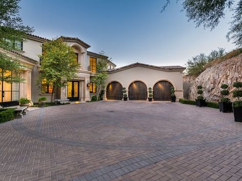 7046 N 59th Pl, Paradise Valley, AZ 85253 | Zillow Arizona Mansions, Mansion Garage, Resort Style Home, Paradise Valley Arizona, American Mansions, Luxurious Homes, Mega Mansions, Rich Home, Expensive Houses