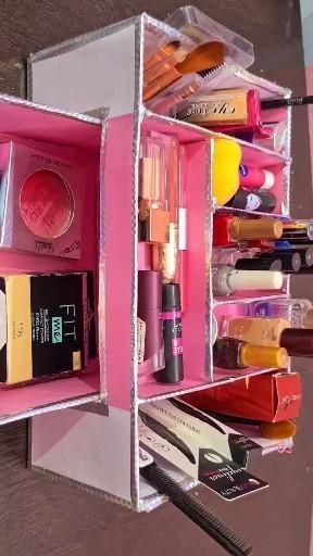 Shoebox Crafts For Adults, Diy Box Organizer How To Make, Diy Cute Organizers, Cardboard Makeup Box Diy, Diy Makeup Box Organizer, How To Make A Makeup Organizer Diy, Diy Tempat Makeup, Diy Shoe Box Ideas Crafts, Diy Jewelry Box Ideas Cardboard