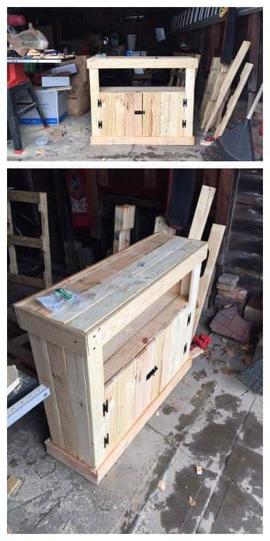 I needed a beautiful piece of furniture that could sit at the top of my staircase in my home. I was kicking the idea around of buying something. But, I worked with pallets and figured if I took some home I can make something. I drafted up a quick blueprint to run off then just … Read More » #PalletBookshelf, #PalletCabinet, #RecyclingWoodPallets #PalletBookcasesBookshelves, #PalletCabinetsWardrobes Pallet Tv, Pallet Tv Stand, Pallet Cabinet, Pallet Tv Stands, Tv Stand Cabinet, Diy Tv Stand, Pallet Creations, Pallet Shelves, Recycled Pallets