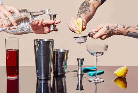 11 Basic Bartending Techniques Everyone Should Learn - Thrillist Bar Knowledge, Bartending Basics, Bartending Ideas, Bartending 101, Bartending Tips, Bartender Drinks Recipes, Whiskey Smash, Alcholic Drinks, Classic Martini