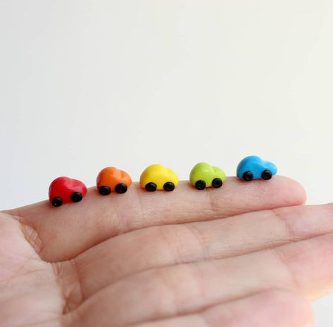 Some small cars 🚗🚕🚙 Tiny toys Dollhouse miniatures Boys toys Miniature Dollhouse Miniature Toys, Miniature Toys Diy, Mini Classroom, Diy Minatures, Clay Car, Baking Polymer Clay, Tiny Toys, Miniatures Diy, Girls Dollhouse