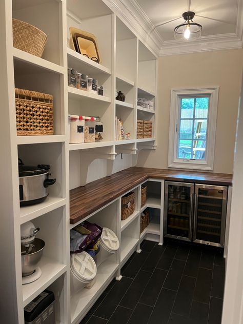 Creative Pantry Ideas, Walk In Pantry Ideas Layout, Butlers Pantries, Walk In Pantry Ideas, Pantry Renovation, Pantry Closet Design, Pantry Layout, Pantry Inspiration, House Pantry