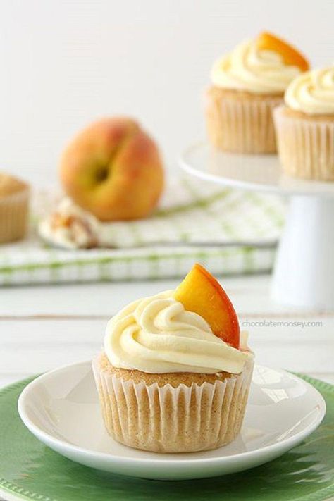 Peaches and Cream Cupcakes #summercupcakes August Cupcake Ideas, Berry Cupcake Recipes, Stuffed Cupcakes, Baking Cheesecake, Cheesecake Decoration, Peach Cupcakes, Fruit Cupcakes, Cheesecake Cupcakes, Cheesecake Filling