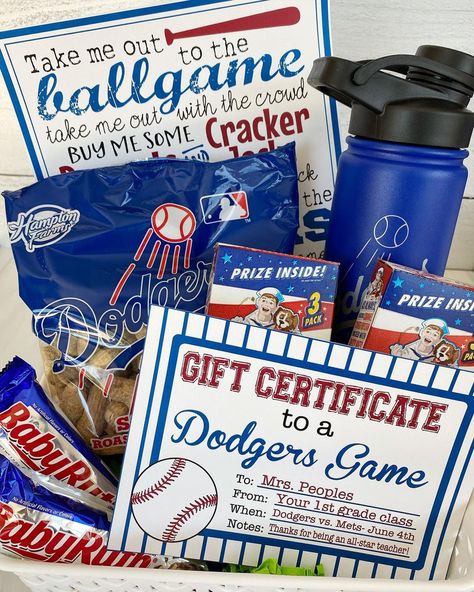 Lilacs&Charcoal MelissaGoyette on Instagram: “⚾️💙Both of our All-Star teachers this year are huge Dodgers fans so I thought it would be fun to do a Dodgers themed class gift! With…” Diy Dodgers Crafts, Dodgers Gift Basket Ideas, Dodger Decorations, Game Basket, Tricky Tray, Dodgers Game, Girly Christmas Gifts, Dodger Game, Raffle Baskets