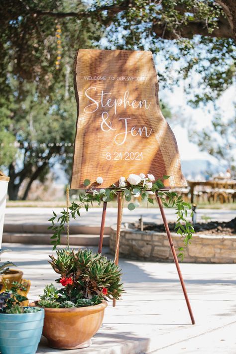 Rustic Wedding Signage Diy, Painted Wood Wedding Signs, Rustic Boho Wedding Signs, Wedding Signs Ceremony Entrance, Wooden Easel Wedding Sign, Wooden Welcome Board Wedding, Wooden Welcome Signs Wedding, Modern Wood Wedding Sign, Woodwork Wedding Ideas