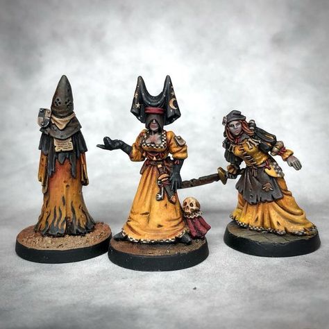 Andrew John May on Instagram: "Clad in yellow, ready for the city of the dammed. Get yours on Kickstarter LINK IN BIO #blackcrabminiatures #mordheim #frostgrave #sorceress #witchcraft #landsknecht #cultist #kinginyellow #morkborg #forbiddenpsalm #hivenoble #necromunda #femaleminiatures #blanchitsu #hiredsword #darkaos #inquisimunda #warband" 40k Cultist, Frostgrave Cultists, Mordheim Art, Frostgrave Warband, Mordheim Warband, Necromunda Gangs, Dnd Minis, Vampire Counts, Warhammer Paint