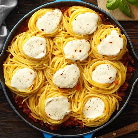 Dinner Oven Recipes, Spaghetti Nests, Scrambled Egg Recipes Healthy, Pasta Nests, Egg Recipes Healthy, Special Dinner Recipes, Scrambled Egg Recipes, Blueberry Sauce Recipe, Pasta Italian Recipes