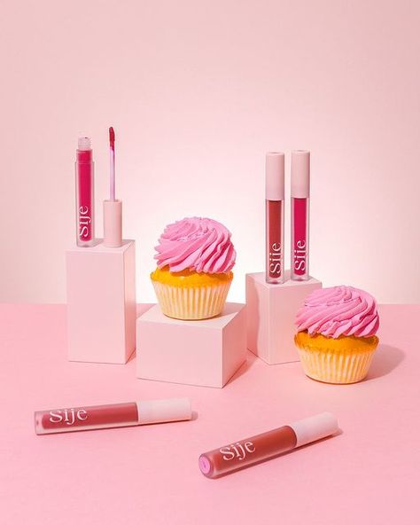 Birthday Product Shoot, Pink Product Photography, Creative Still Life Photography, Sweet Props, Creative Still Life, Makeup Shoot, Lipstick Photos, Cake Photoshoot, Food Photoshoot