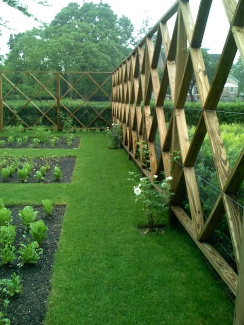 The Landscape Designer Is In: Elegant Deer Fencing, Hamptons Edition - Gardenista Deer Fencing, Fenced Vegetable Garden, Diy Garden Fence, Deer Fence, Garden Fence Ideas, Diy Fence, Fencing Ideas, Veg Garden, Fence Decor