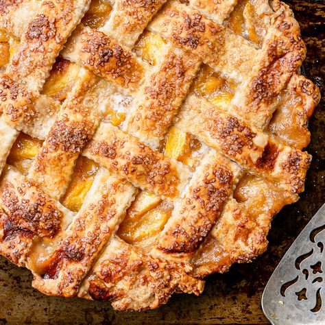 Bourbon Peach Pie, Peach Pie Recipe, Lattice Pie Crust, Brown Sugar Peaches, Butter Pastry, Peach Pie Recipes, Baked Dessert, Bread Puddings, Christmas Recipe