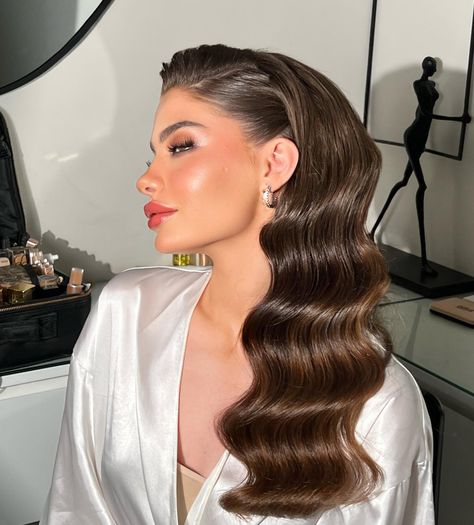 Mastering 13 Mob Wife Aesthetic Hairstyles: From Mafia Maven to Glamour Queen 2 Vintage Makeup Wedding, Messy Hair Look, Vintage Makeup Looks, Mob Wife Aesthetic, Wife Aesthetic, Pony Hairstyles, Aesthetic Hairstyles, Bridal Makeup Wedding, Makeup For Blondes