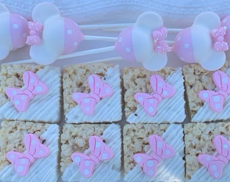 Minnie Mouse Party Treats Dessert Tables, Minnie Treats Dessert Tables, Minnie Rice Crispy Treats, Minnie Mouse Birthday Treat Table, Mini Mouse Rice Crispy Treats, Minnie Mouse Sweets, Minnie Mouse Rice Krispie Treats, Minnie Mouse Party Snacks, Minnie Mouse Party Treats