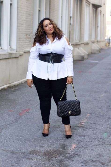 Corset belt trend Plus Size Corset Outfits, Corset Belt Outfit, Lazy Fashion, Simple Spring Outfits, Plus Size Corset, Big Girl Fashion, Corset Belt, Moda Plus, Spring Outfits Women