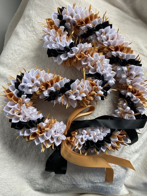 Lei Ideas, Graduation Leis Diy, Lei Making, Ribbon Lei, Graduation Leis, Money Origami, Graduation Diy, Coloring Pages For Girls, Graduation Ideas