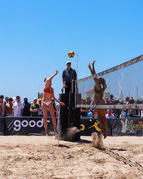 I think jumping high is a prerequisite for volleyball and the women of volleyball do it the best! @sarahughesbeach @_abbyvanwinkle_ @savvysimo @kristen_nuss @tkloth10 @urango @xolanihodel @kellycheng @avp Manhattan Beach volleyball, 2024. Photography by: @kikipolophotography #volleyball #beachvolleyball #losangeles #california #womensports #outdoorphotographer #sportphotography #laphotographer #manhattanbeach @visitmanhattanbeach February Vision Board, College Volleyball, 2025 Prayer, Volleyball Beach, Prayer Vision Board, 2025 Mood, Outdoor Photographer, Twenty Twenty, Beach Volley