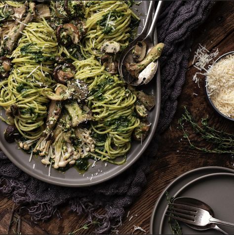 Wild Mushroom Pasta, Pistachio Pasta, Spaghetti With Spinach, Raw Pistachios, 2023 Recipes, Pistachio Pesto, How To Make Pesto, Wild Mushroom, Mushroom Pasta