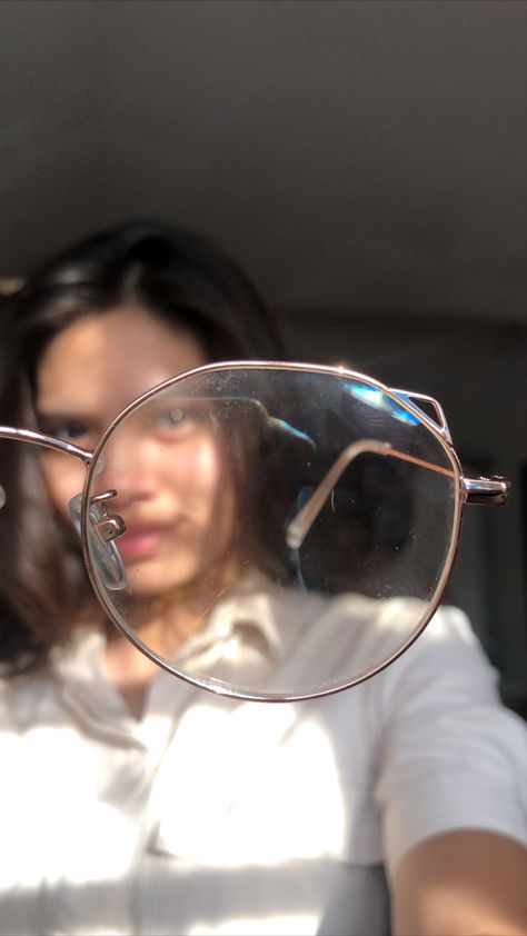 Aesthetic Spectacles, Simple Portrait, Face Aesthetic, Hand Pictures, Clear Glasses, Glasses Shop, Selfie Poses, Portrait Poses, Pose Reference Photo