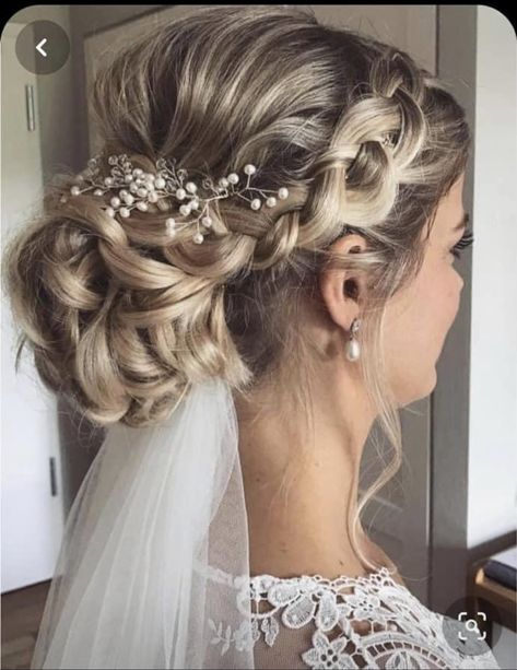 Kardashian Wedding, Wedding Hair Up, Curly Wedding Hair, Beach Wedding Hair, Bridal Hair Updo, Wedding Hairstyles With Veil, Wedding Hair Ideas, Veil Hairstyles, Wedding Hair Styles