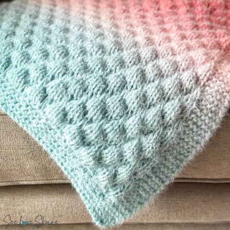 Sophie’s Bubble Stitch Knit Baby Blanket - Free Pattern - SeeLoveShare | SeeLoveShare Knit Baby Blanket Pattern, Crochet Seed Stitch, Bubble Stitch, Bubble Blanket, Chunky Crochet Blanket Pattern, Knit Baby Blanket, Chunky Knit Throw, Baby Blanket Knitting Pattern, Variegated Yarn