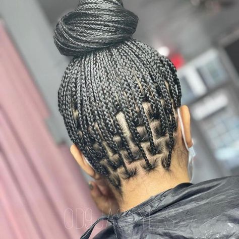 Tiny Knotless Braids, Bun With Fringe, Knotless Box Braids Ideas, Box Braids Ideas, Knotless Braids With Curls, Loc Bun, Braids Styling, Rainbow Braids, Knotless Box Braids