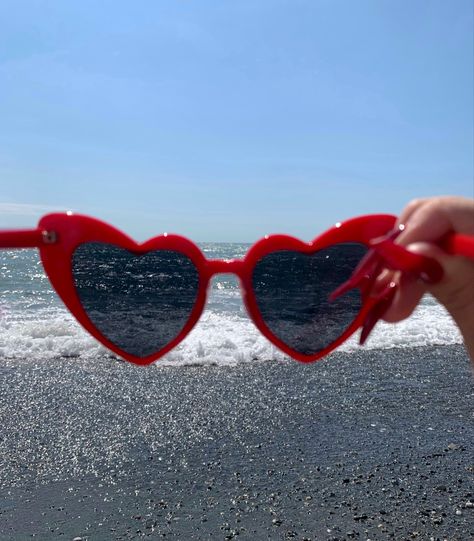 Summer 60s, Vintage Americana Aesthetic, Americana Aesthetic, Lana Del Rey Vinyl, Shaped Sunglasses, Heart Shaped Sunglasses, Americana Fashion, Vintage Americana, Lana Del Ray