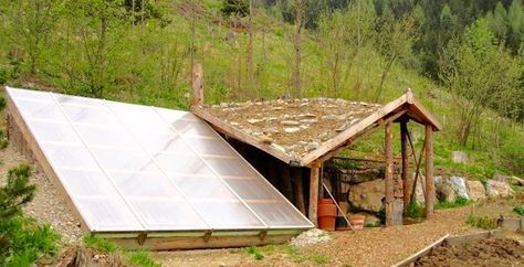 Food Greenhouse, Walipini Greenhouse, Poly Tunnel, Underground Greenhouse, Small Greenhouse Ideas, Greenhouse Window, Diy Greenhouse Cheap, Cabin Build, Farming Technology