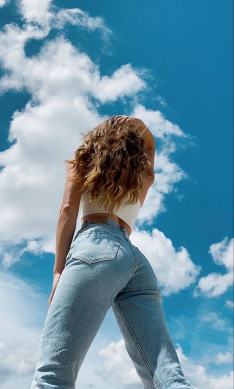 Cloud photoshoot Hands In Air Pose, Sky Background Picture Poses, Clouds Photoshoot Ideas, Sky Background Photoshoot, Sky Portrait Photography, Sky Photoshoot Ideas, Cloud Photoshoot Ideas, Cloudy Day Photoshoot, Cloudy Photoshoot