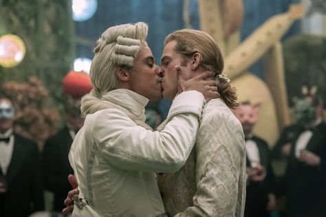 Lestat X Louis, Louis Lestat, Louis And Lestat, Anne Rice Vampire Chronicles, Lestat Louis, Interview With The Vampire 2022, Lestat And Louis, Gay Vampire, Sam Reid