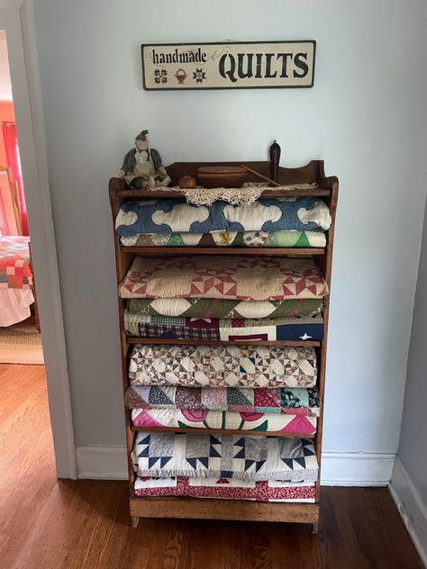 Quilt Display Cabinets, Displaying Vintage Quilts, Displaying Quilts On Wall, Quilt Display Cabinet, How To Display Quilts, Quilt Racks For Walls, How To Display Quilts In Your Home, Diy Quilt Storage, Quilt Cabinet Display