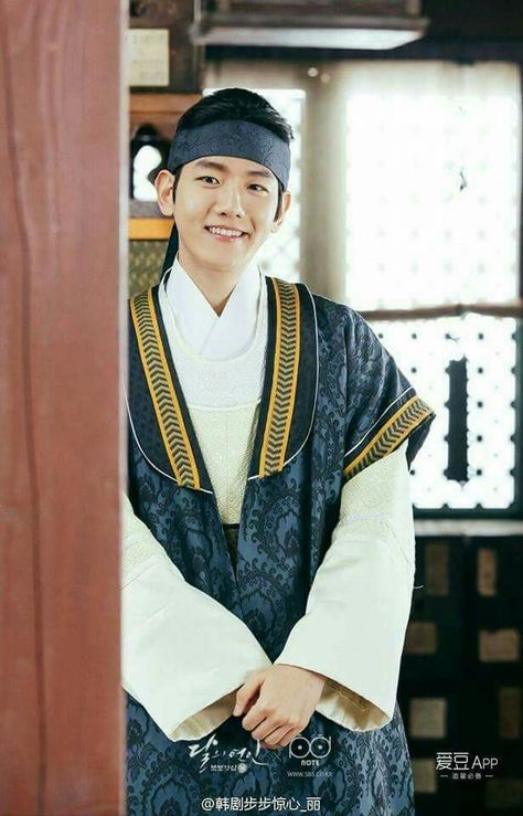 HE LOOK SO GOOD WITH HANBOK!!! Baekhyun Scarlet Heart, Baekhyun Moon Lovers, Moon Lovers Drama, Moorim School, Scarlet Heart Ryeo, Wang So, Scarlet Heart, Korean Drama Movies, Moon Lovers