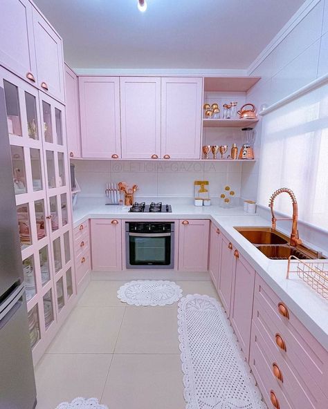 Dapur Pink, Minimalist Apartment Style, Interior Design Your Home, Minimalist Apartment, Dream Apartment Decor, Kitchen Interior Design Decor, Unique House Design, House Design Kitchen, Pink Kitchen