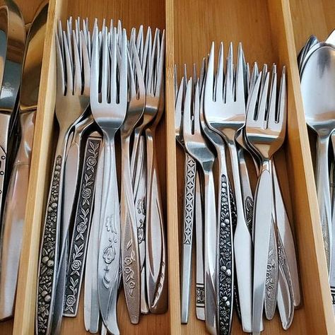 You've found a mismatched vintage mid century modern stainless flatware set with serving pieces, or separate pieces! These sets of stainless flatware set have stains, scratches, minor nicks, and marks from normal use. Brands may include Rogers, Custom Stainless, Oneida Community Stainless, Rogers Cutlery Co, International Decorator Stainless, Ekco Eterna, HMCO, National, Northland, CI, Amefa, American Stainless, Orleans Silver, Customcraft, Nasco, SRI, Interpur, Dalton, International, Doric Stai Kitchen Utensil Color Scheme, Unique Silverware Sets, Cute Silverware Set, Cool Silverware, Funky Silverware, Boho Silverware, Cutlery Aesthetic, Cute Silverware, Farmhouse Silverware