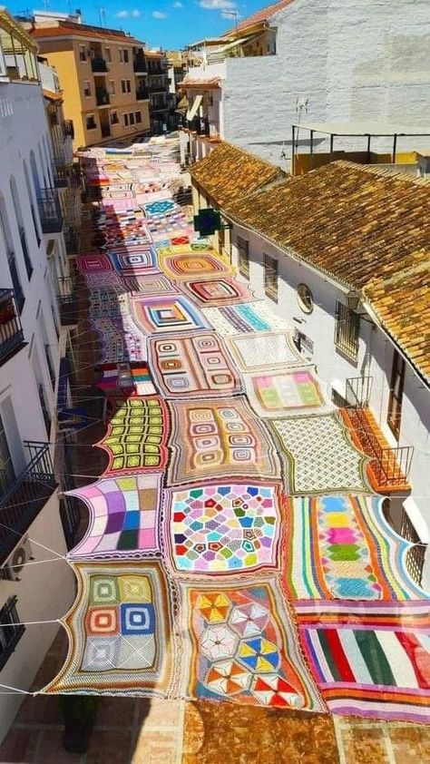 Pedestrian Street, Malaga Spain, Spanish Artists, Caravaggio, Beat The Heat, Textile Artists, Decoration Design, Free Knitting, Malaga