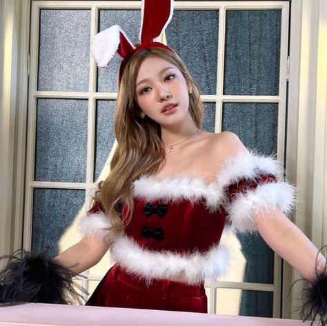 Xmas Dress, Korean Pop Idol, Bunny Costume, Red Icons:), Married Christmas, Christmas Icons, Christmas Aesthetic, Kpop Outfits, Christmas Wallpaper