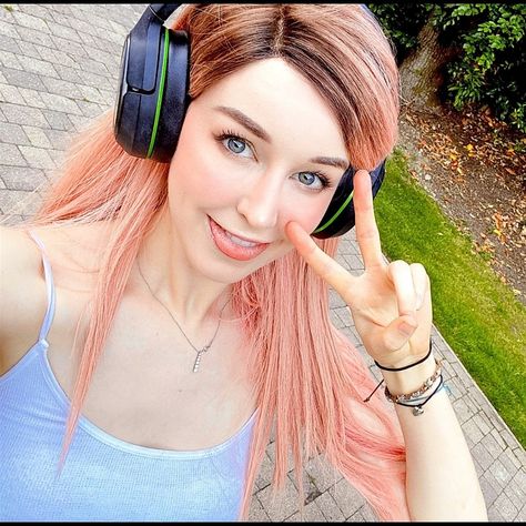 Clare Siobhan, Famous Youtuber, Ear Headphones, Over Ear Headphones, Sims 4, In Ear Headphones, Youtubers, Headphones, Actresses