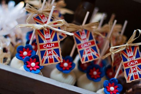 English pub party London Theme Party, Around The World Party Ideas, London Theme Parties, Beatles London, Christmas In Britain, Rehearsal Dinner Themes, Downton Abbey Party, Around The World Party, Pub Party