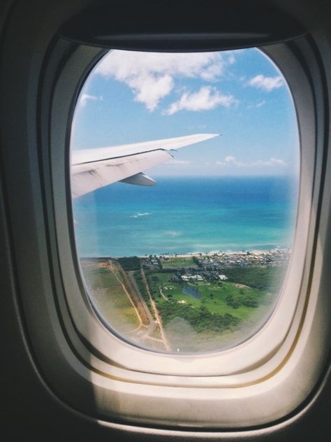 Hublot Avion, Plane Window View, Airplane Window View, Plane Window, Airplane Photography, Airplane Window, Plane Travel, Kid Friendly Travel Destinations, Kid Friendly Trips