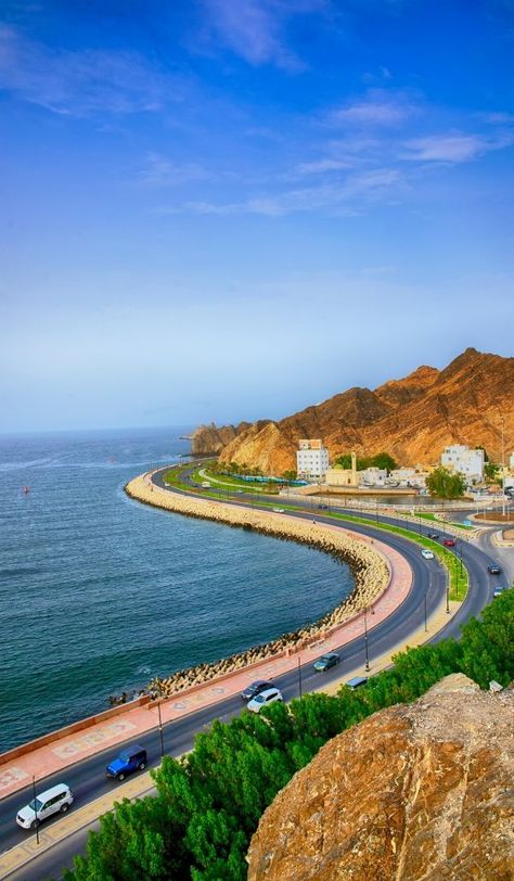 20 Incredible Things to do in Oman. Most trips to destinations may require a four-wheel-drive so hire a rental car or book a guided tour. The perfect off-road Oman 4x4 itinerary, including accommodation & wild camping recommendations for budget or luxury travel, plus a route map. #oman #travelinfo #travelguide #travel Sultan Qaboos Grand Mosque, Oman Travel, Muscat Oman, Route Map, Muscat, Famous Places, Dream Destinations, Unesco World Heritage Site, Asia Travel