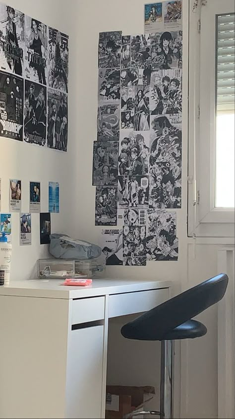 Manga On Wall Room, Anime Room Inspo Manga, Anime Walls Room, Manga Wall Bedroom, Manga Wall Room, Manga Wall Ideas, Anime Bedroom Ideas, Anime Bedroom, Otaku Room